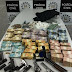 Polícia prende casal com 3 kg de cocaína, armas e mais de R$ 300 mil em Caxias