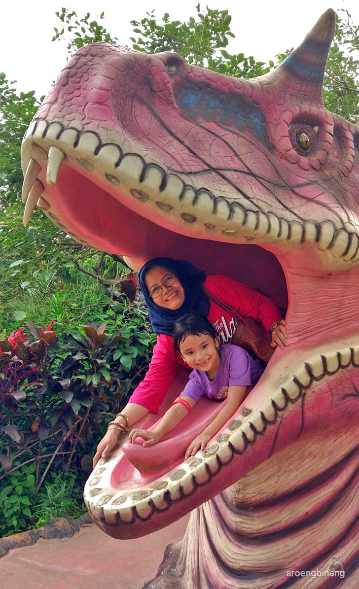 petualangan dinosaurus taman legenda keong emas tmii