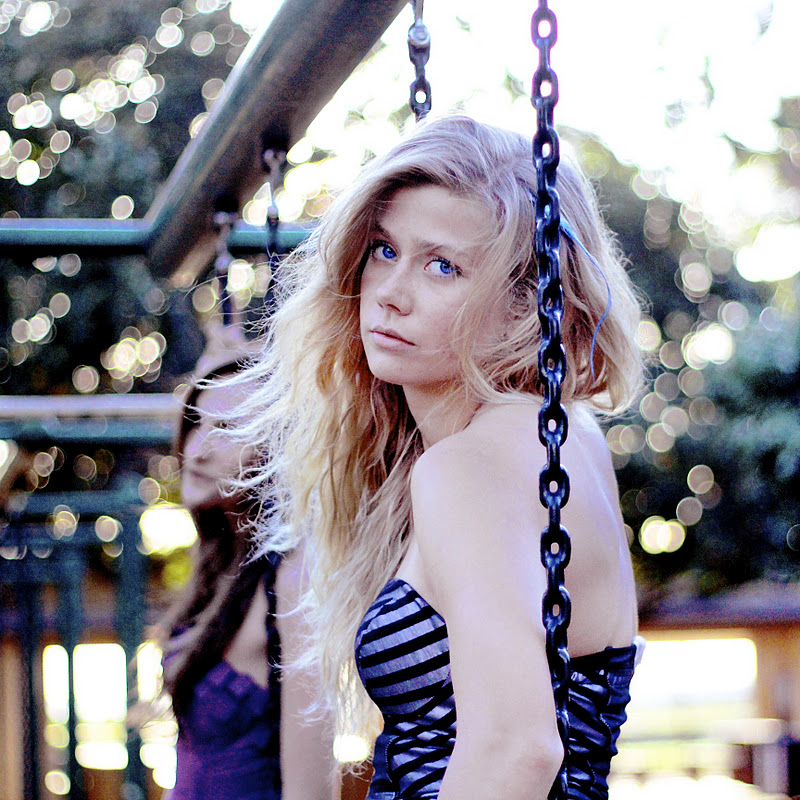 4480 miles from home Maui Girls