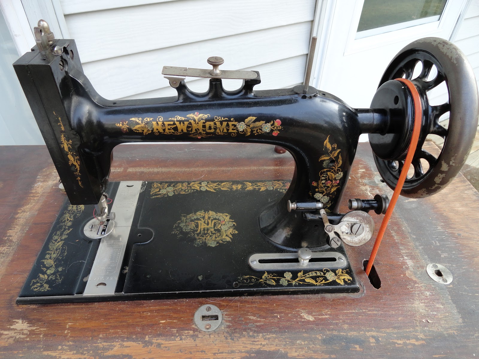 Sewing By Day: New Home Light-Running Treadle: An Introduction