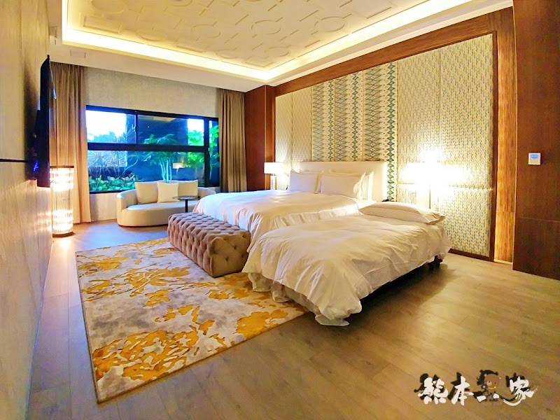 三重江月行館|挑高房型與媲美好樂迪KTV視聽室獨立空間|大窗綠化環境好舒適