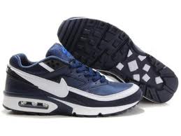 triple e width sneakers