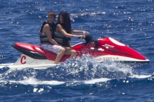 selena gomez bikini with justin bieber in hawaii. Justin Bieber amp; Selena