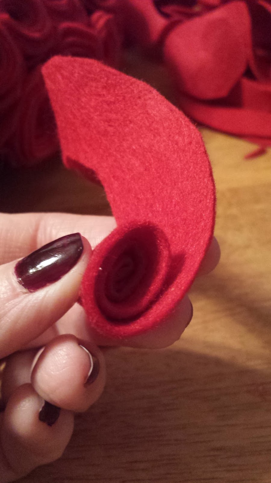 MamaMIA How to make felt rosettes