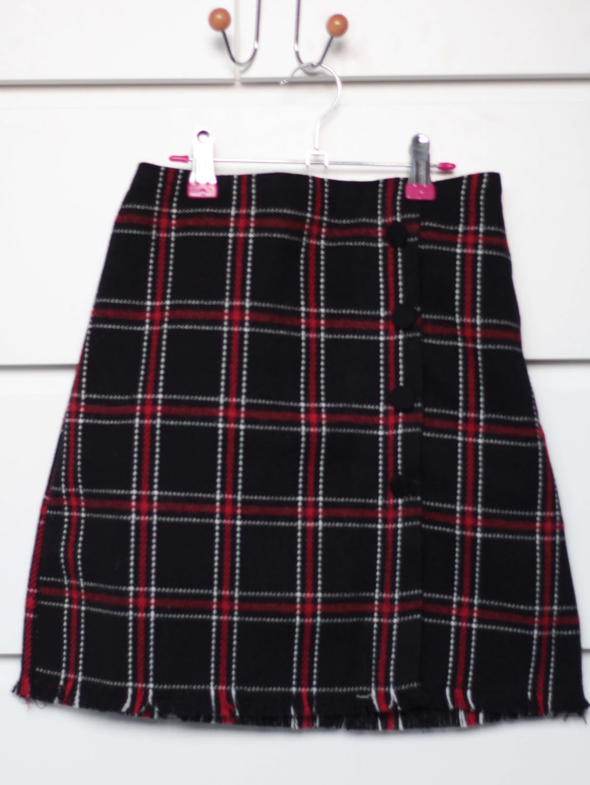 chuu check mini skirt raw hem button detailing chuu check mini skirt raw hem button detailing