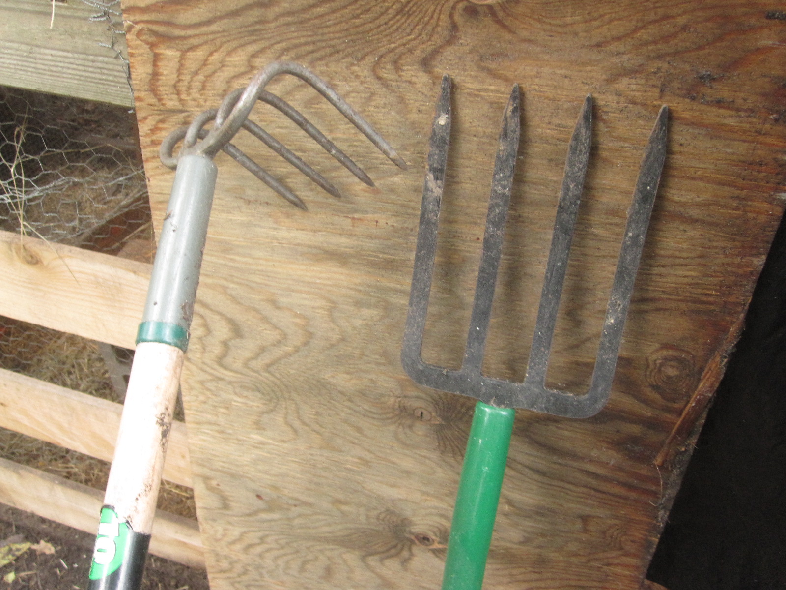 Tropical Texana 10 NIFTY HAND TOOLS FOR ANY COMPOST PILE (approved by