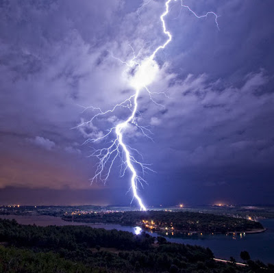 Rayos sobre Pula, Croacia - Thunder in Croatia