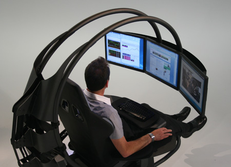 GUNDAM GUY: Computer Workstation That Looks Like A Mobile Suit's Cockpit