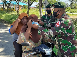 Satgas Yonarmed 9 Laksanakan Penertiban Penggunaan Masker di Desa Sangaji Satgas Yonarmed 9 Laksanakan Penertiban Penggunaan Masker di Desa Sangaji