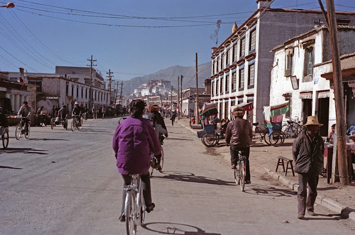 Tibet, Lhassa, Dekyi Sharlam, © L. Gigout, 1990