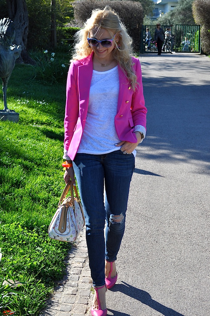LIVING IN MY SHOES Fuchsia Blazer