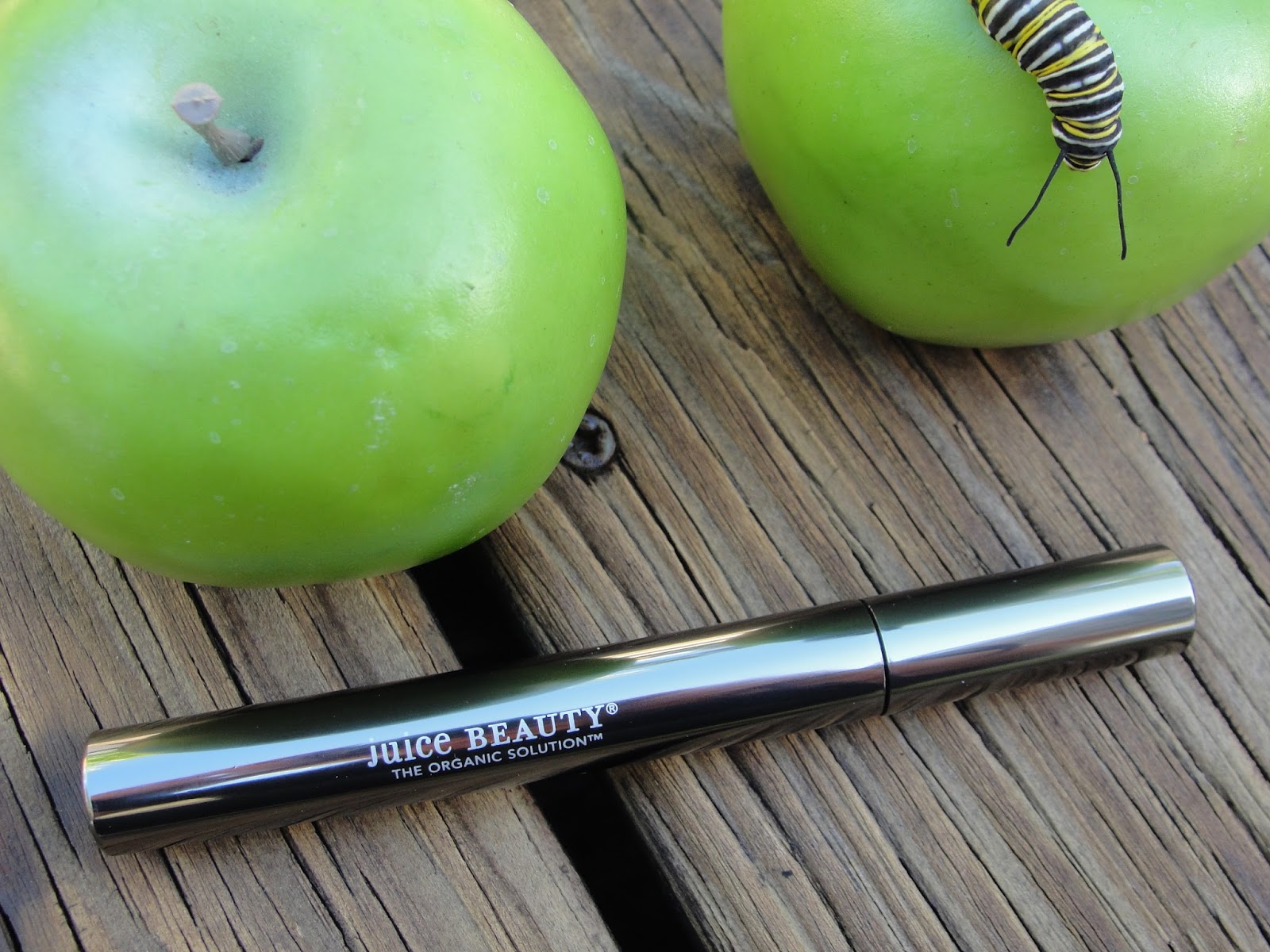 JUICE BEAUTY AN APPLE A DAY KEEPS THE DERMATOLOGIST AWAY!