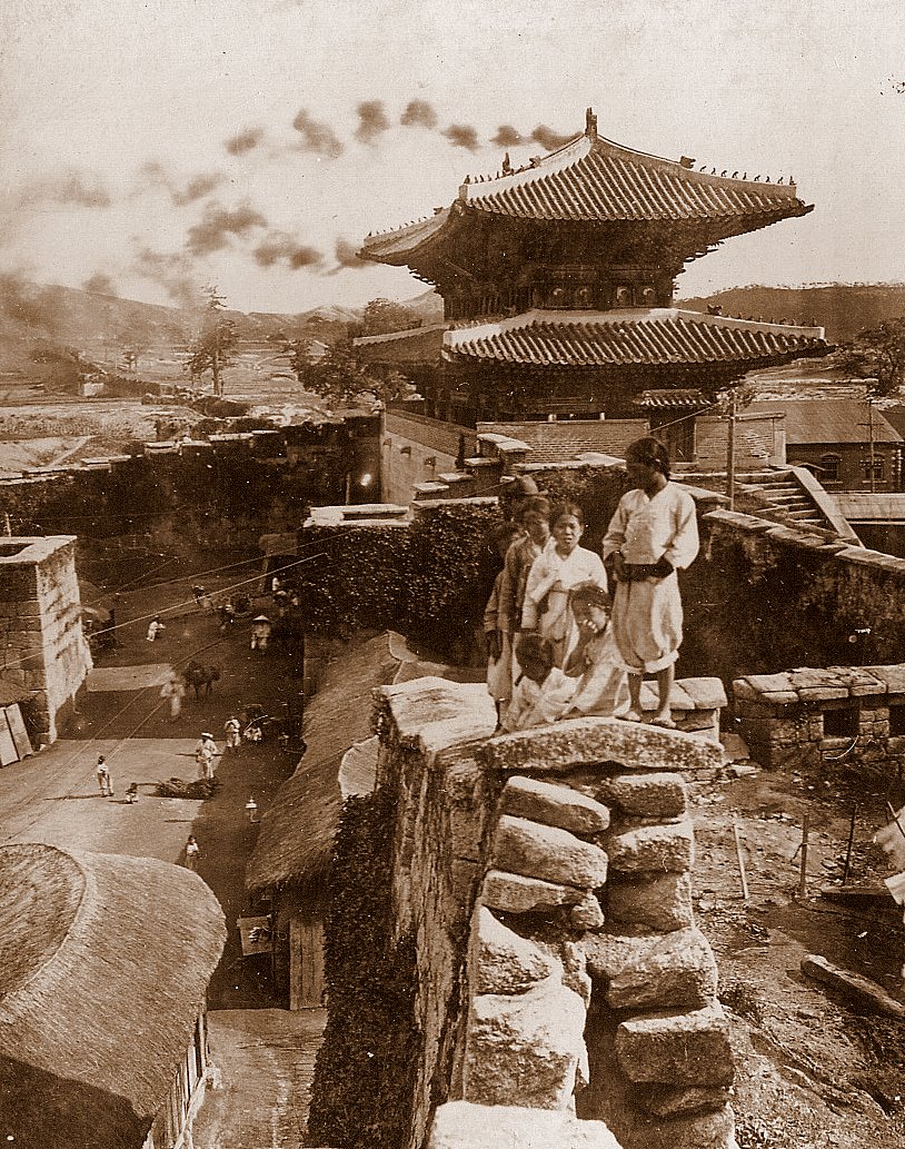 35 Vintage Photos Capture Everyday Life of Seoul in the Korean Empire