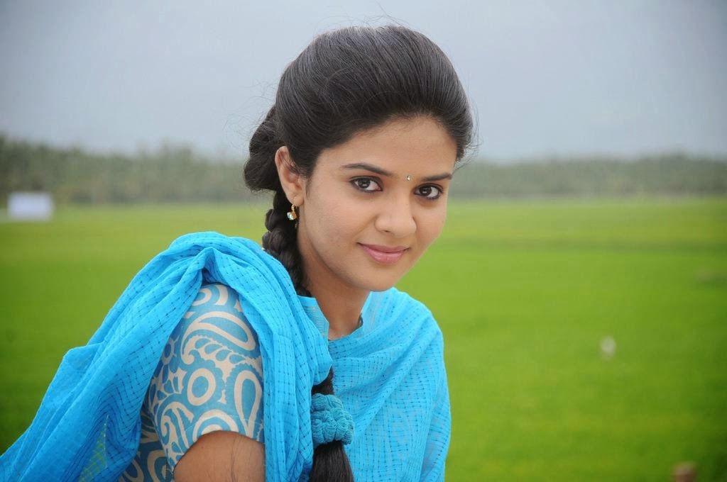 Sreemukhi latest Images HD - IMAGES