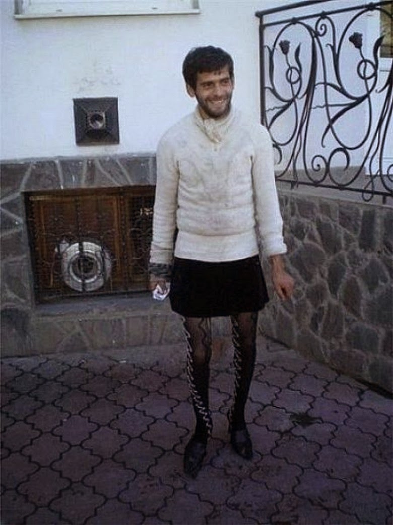 кавказец в чулках. стиль кавказцев одежды. кавказские девушки на каблуках. два горца. кавказец в чулках.