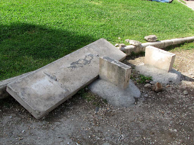 Destroyed bench, Foro Boario, Rome