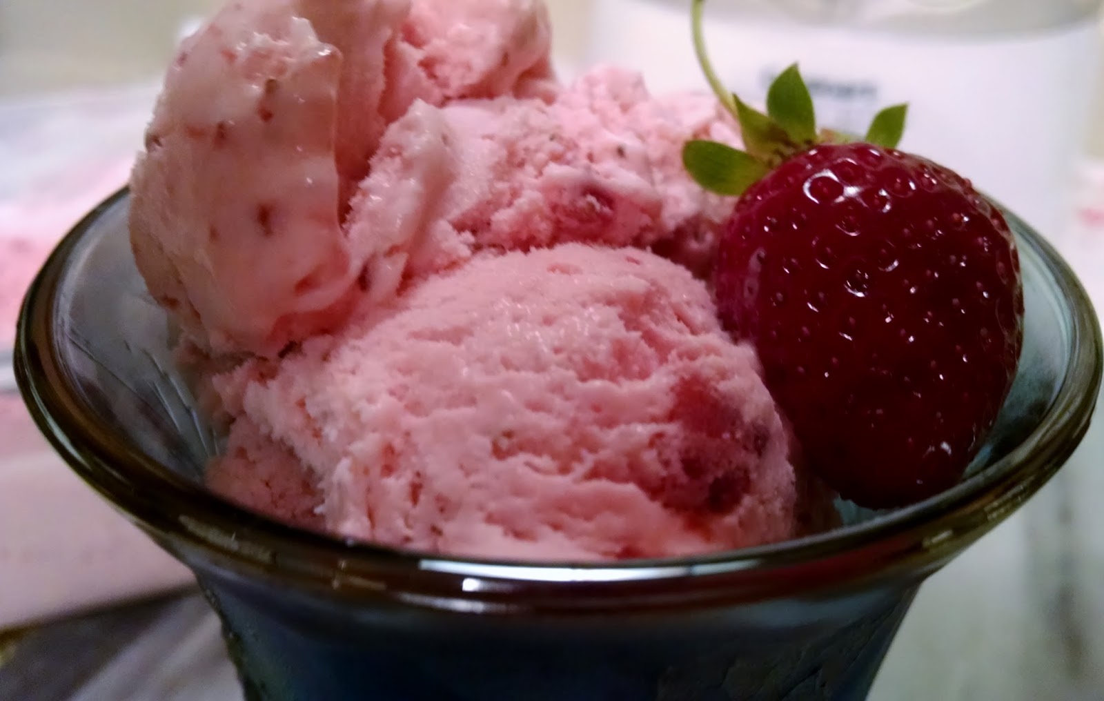 Mimi Mine Rich & Creamy Homemade Strawberry Ice Cream Recipe