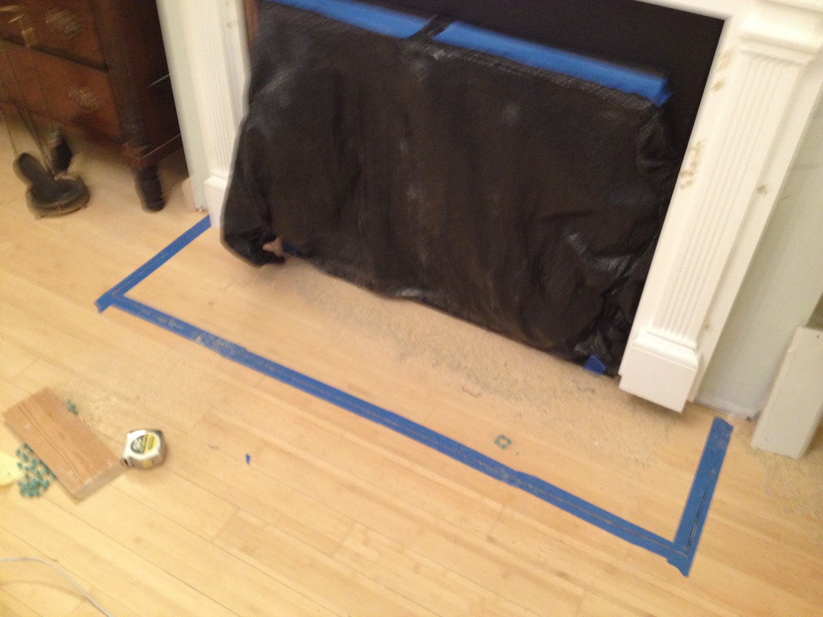 Mel & Liza Installing a Hearth, DIY Tiling