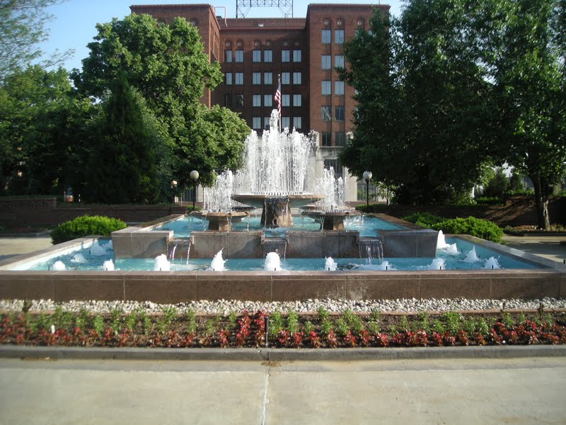 Cutting Coupons in KC Kansas City Tour of Fountains Downtown Fountains