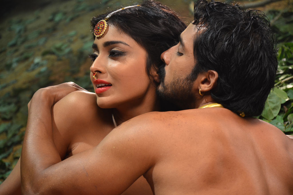 Check out the latest Hot Stills of sreya from the latest tamil, telugu bili...