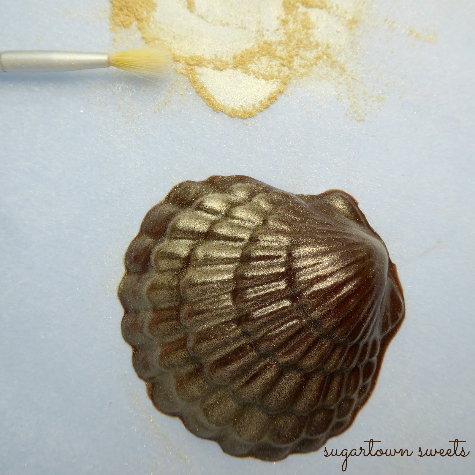 Sugartown Sweets Caramel Filled Chocolate Clam Shells With Candy Pearls