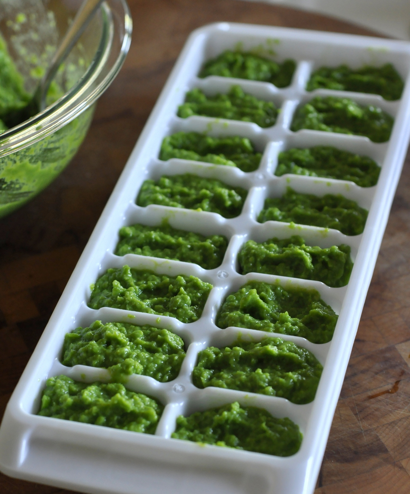 How To: Make and Freeze Homemade Baby Food {Pea Purée} | Taste As You Go