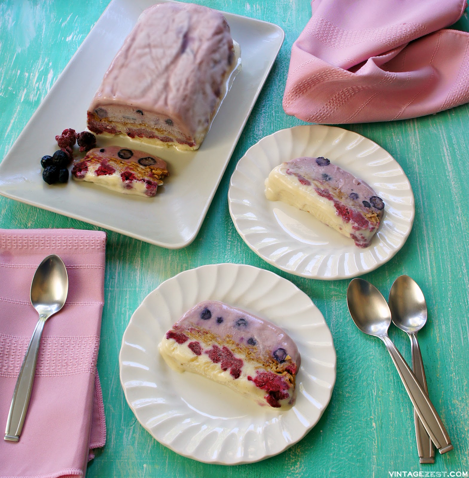 Berry Frozen Yogurt Cake ~ Vintage Zest | A quick, easy, family-friendly dessert that is gorgeous enough to serve at a party and healthy enough to gobble up after any weeknight dinner!