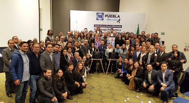 Llama Genoveva Huerta a la unidad durante homenaje póstumo a MEA y RMV