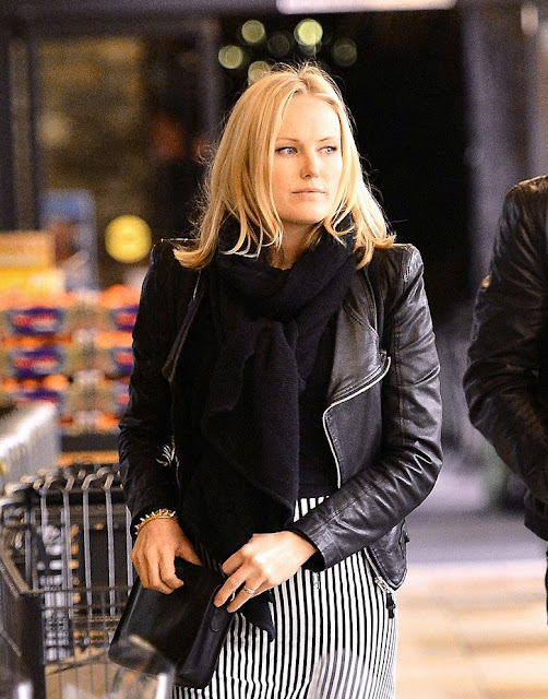 Malin Akerman: Grocery Shopping with Family Member! | Hollywood Gossip 24
