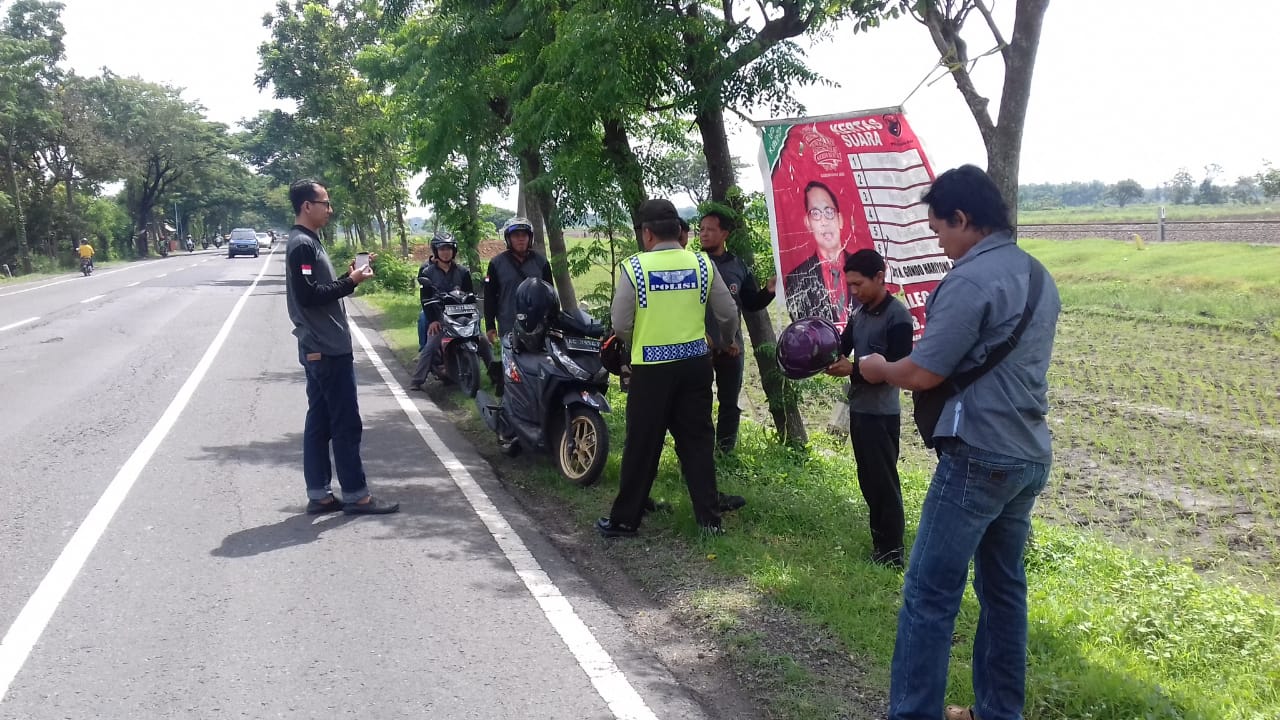 Penertiban Alat Peraga Kampanye Apk Di Wilayah Kecamatan