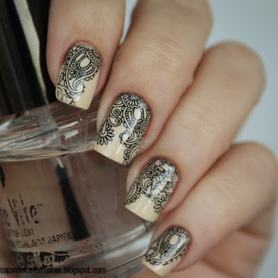 Uñas decoradas con mándalas Uñas decoradas con mándalas