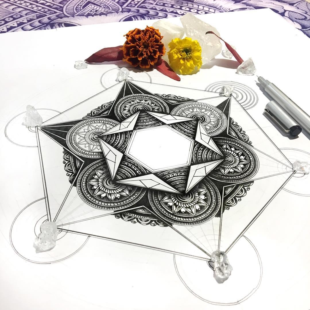 04-Mandala-Faye-Halliday-Animal-Drawings-and-Mandalas-www-designstack-co