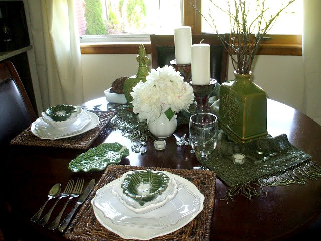 Table set using green and white colors