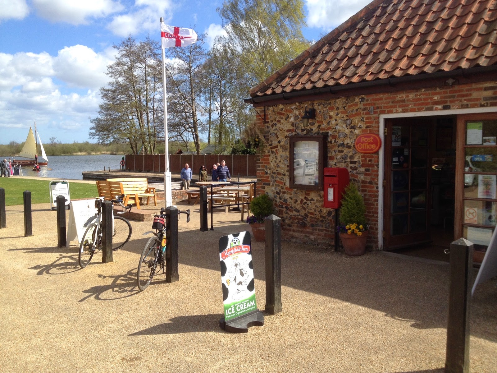 The Cake Crusader Retail Therapy. (Tea, Bags and Shoes, Thorpe End