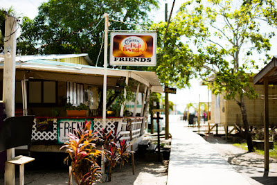 Remax Vip Belize: Barefoot Bar