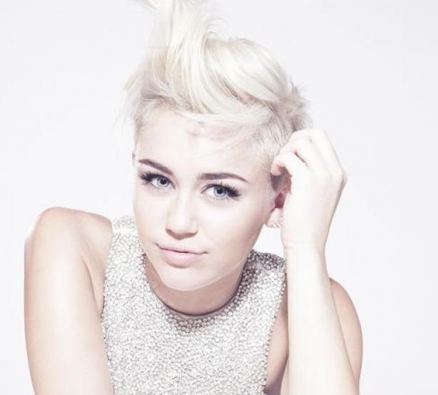 Miley Cyrus Shooting Photo for her official website