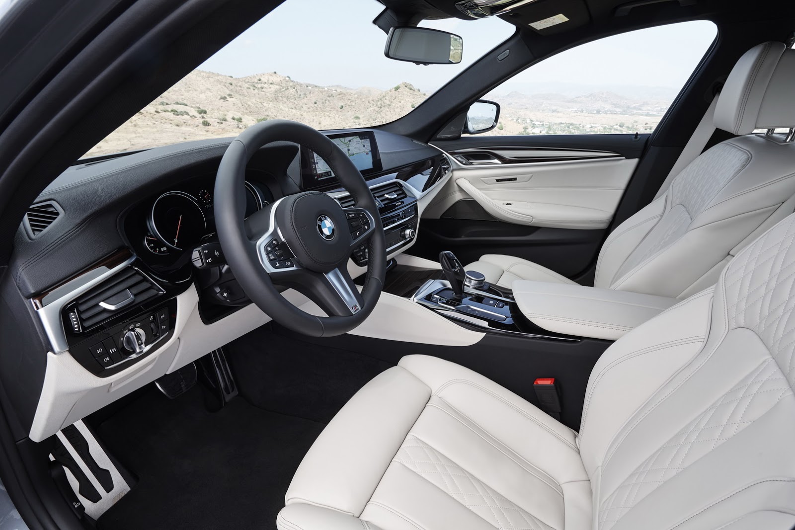 2017-BMW-5-Series-80.jpg