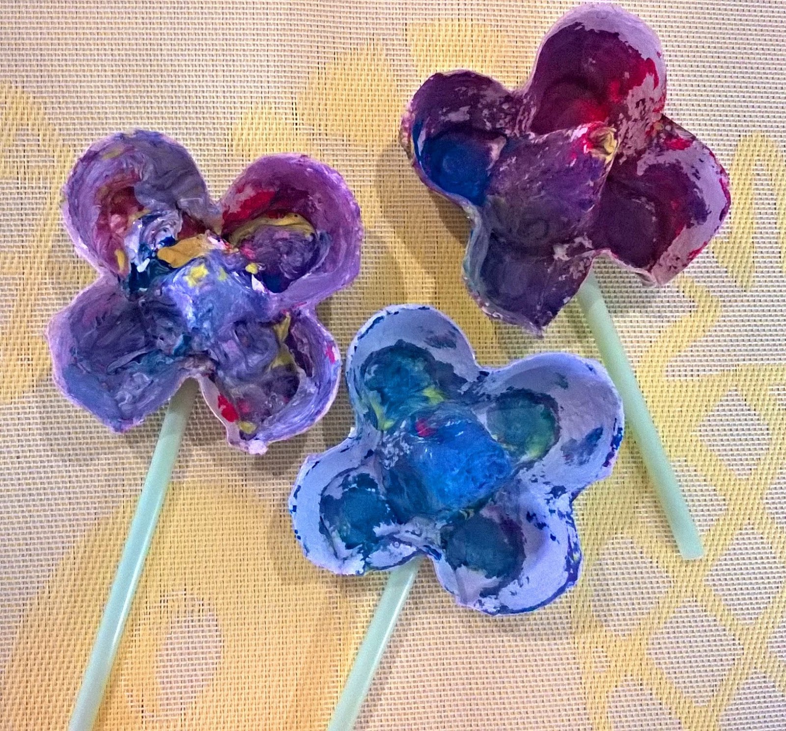 Kleinkinder U3 Spielideen Bastelideen Buchtips Und Kinder Familien Rezepte Bastelidee Eierkarton Blume Zum Muttertag