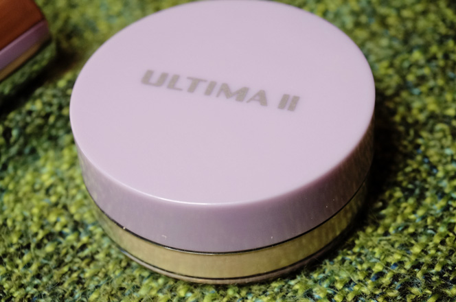 Bedak Ultima II Translucent Face Powder