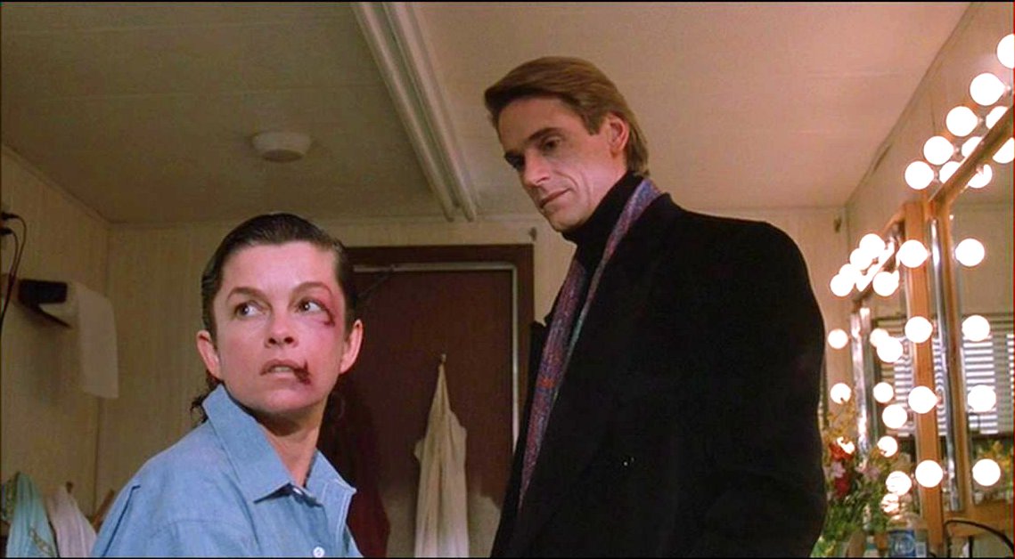 DREAMS ARE WHAT LE CINEMA IS FOR...: DEAD RINGERS 1988