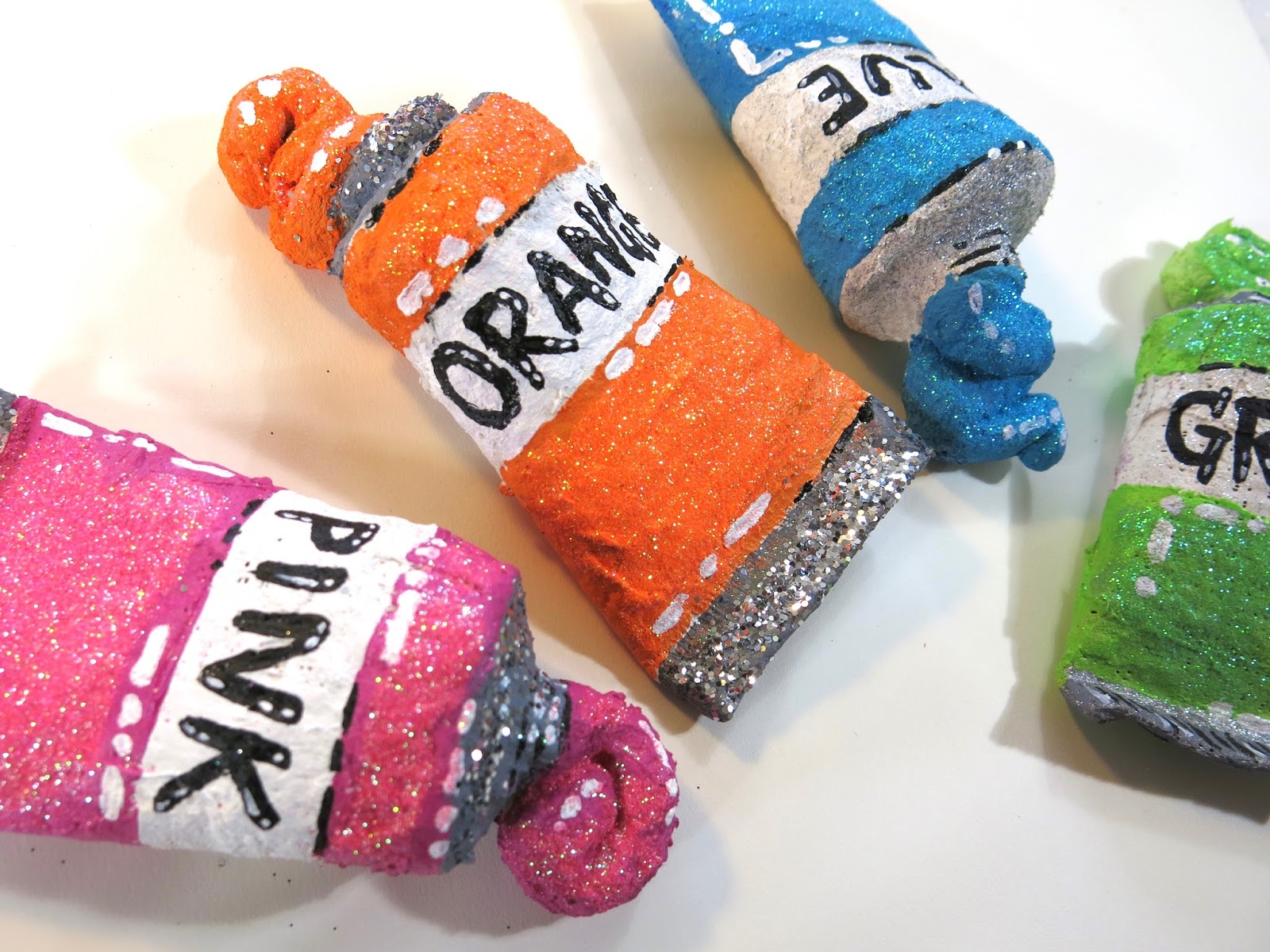 Cassie Stephens DIY TP Tube to Paint Tube Ornament!