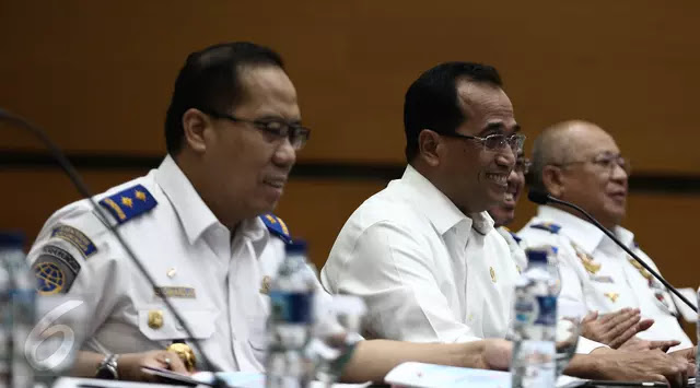 Demam Om Telolet Om, Ini Imbauan Menhub yang Perlu Diperhatikan untuk Sopir Bus Demam Om Telolet Om, Ini Imbauan Menhub yang Perlu Diperhatikan untuk Sopir Bus