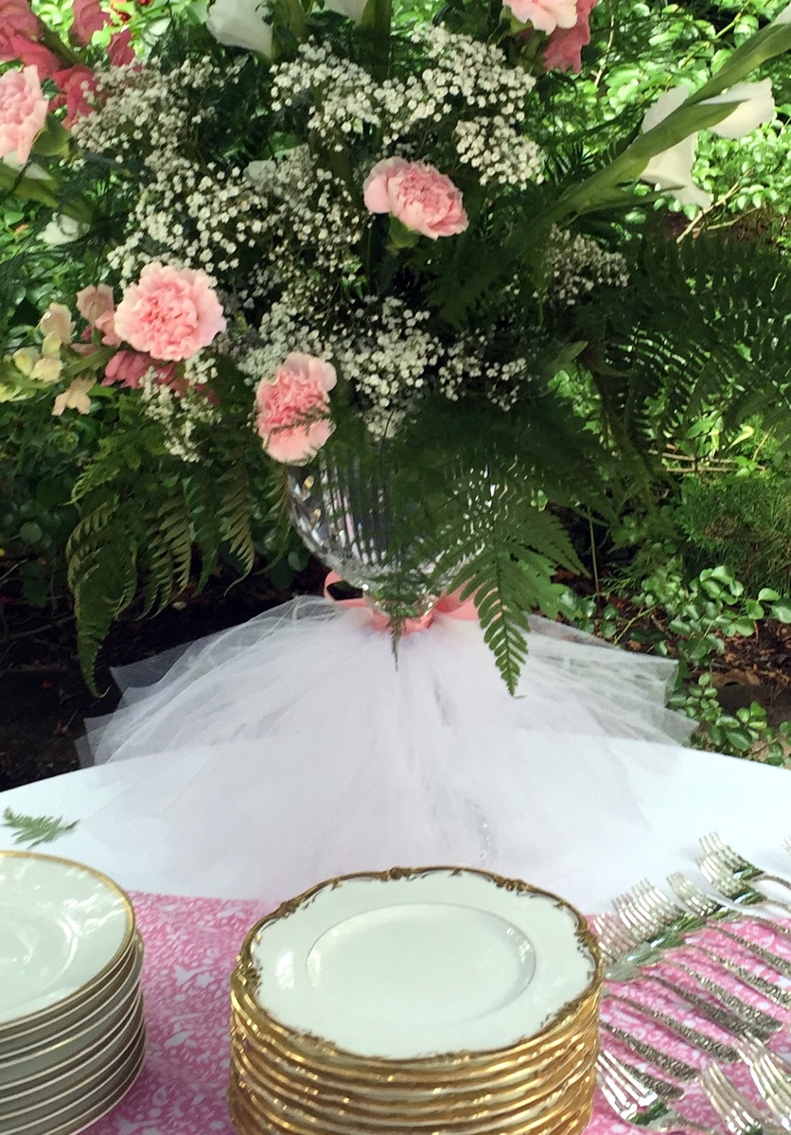 A Perfect Setting An Outdoor Bridal Shower Setting!