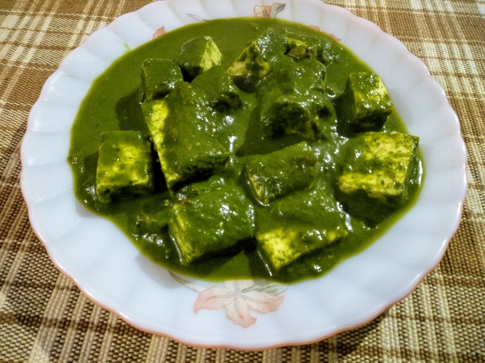 Palak paneer (cottage cheese with spinach)