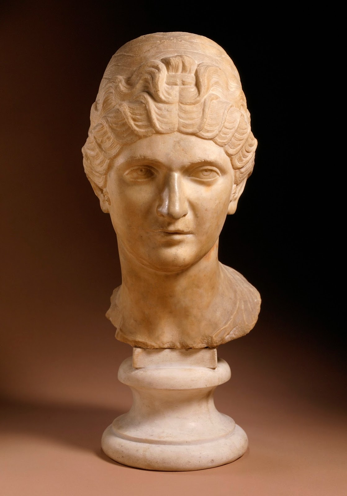 Spencer Alley Marble Statues in Los Angeles