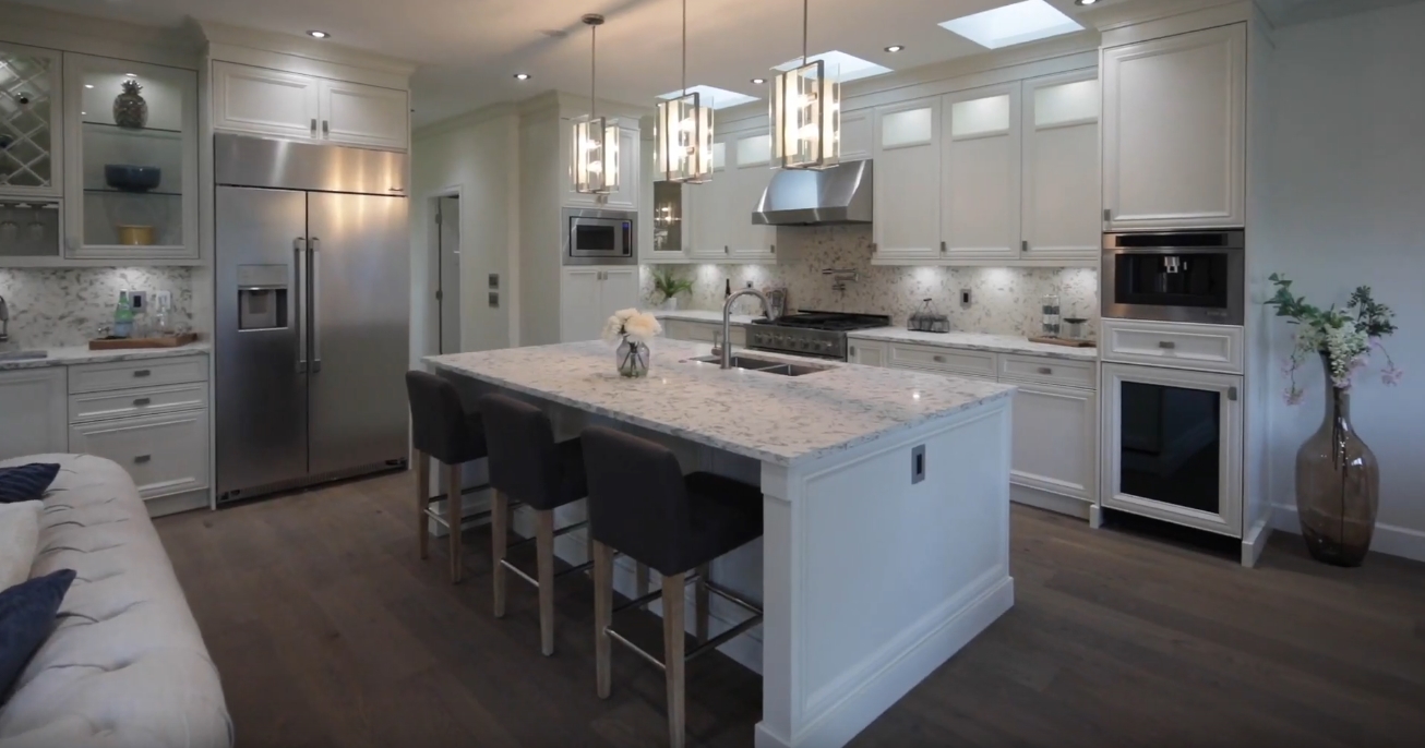 10 Photos vs. 860 Victoria Avenue | South Oak Bay - High End Home & Interior Design Video Tour 10 Photos vs. 860 Victoria Avenue | South Oak Bay - High End Home & Interior Design Video Tour