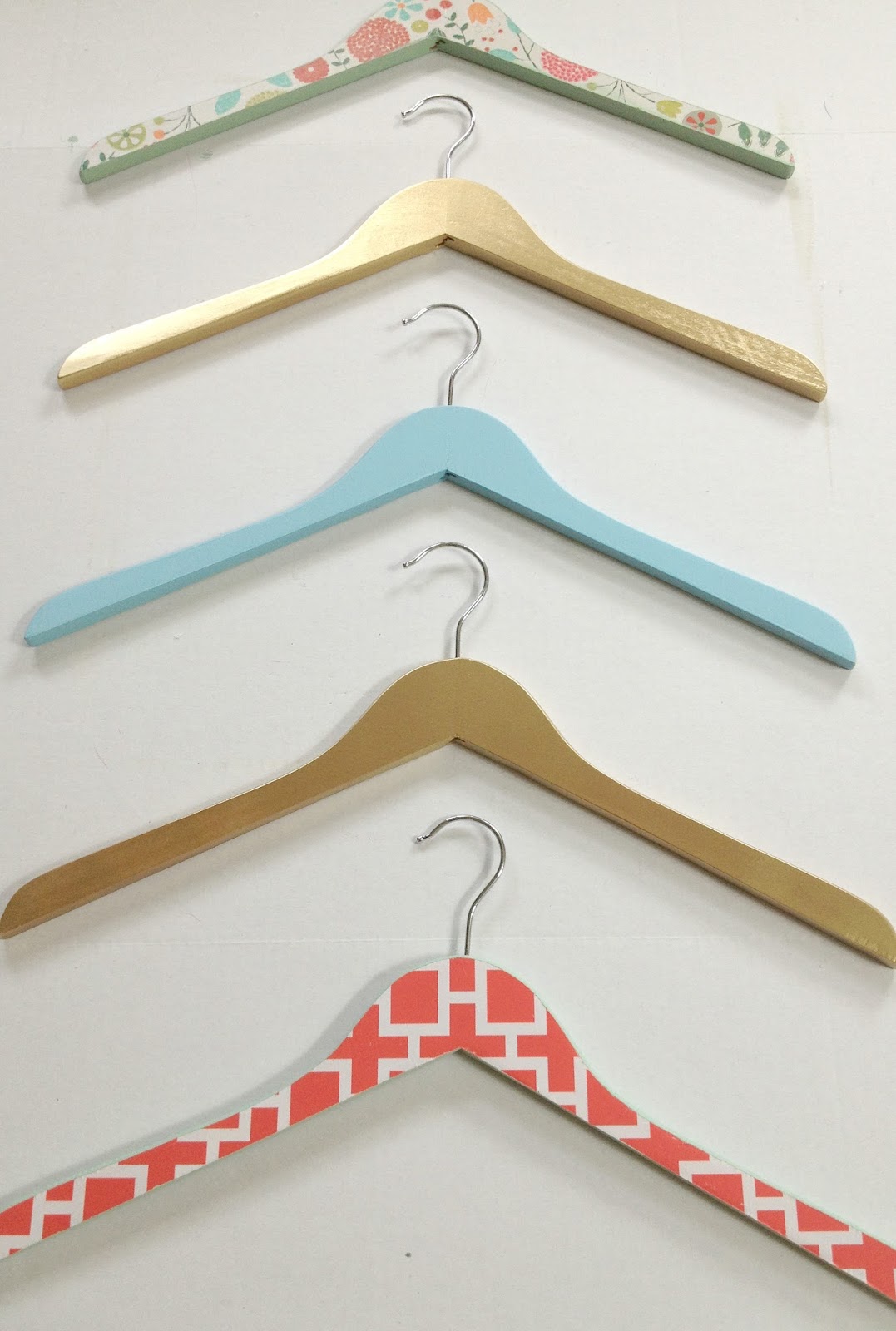 17 Clothes Hanger Tips and Tricks