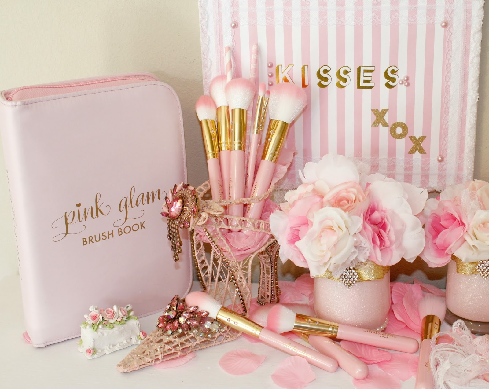 Olivia's Romantic Home Pink Glam Beauty brush book