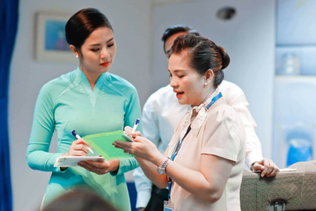 Ngoc Han thich thu khi thu lam tiep vien hang khong - Anh 4