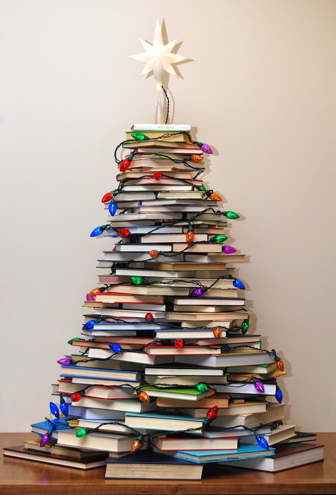 http://verymerryvintagestyle.blogspot.com/2012/12/how-to-make-christmas-tree-with-books.html